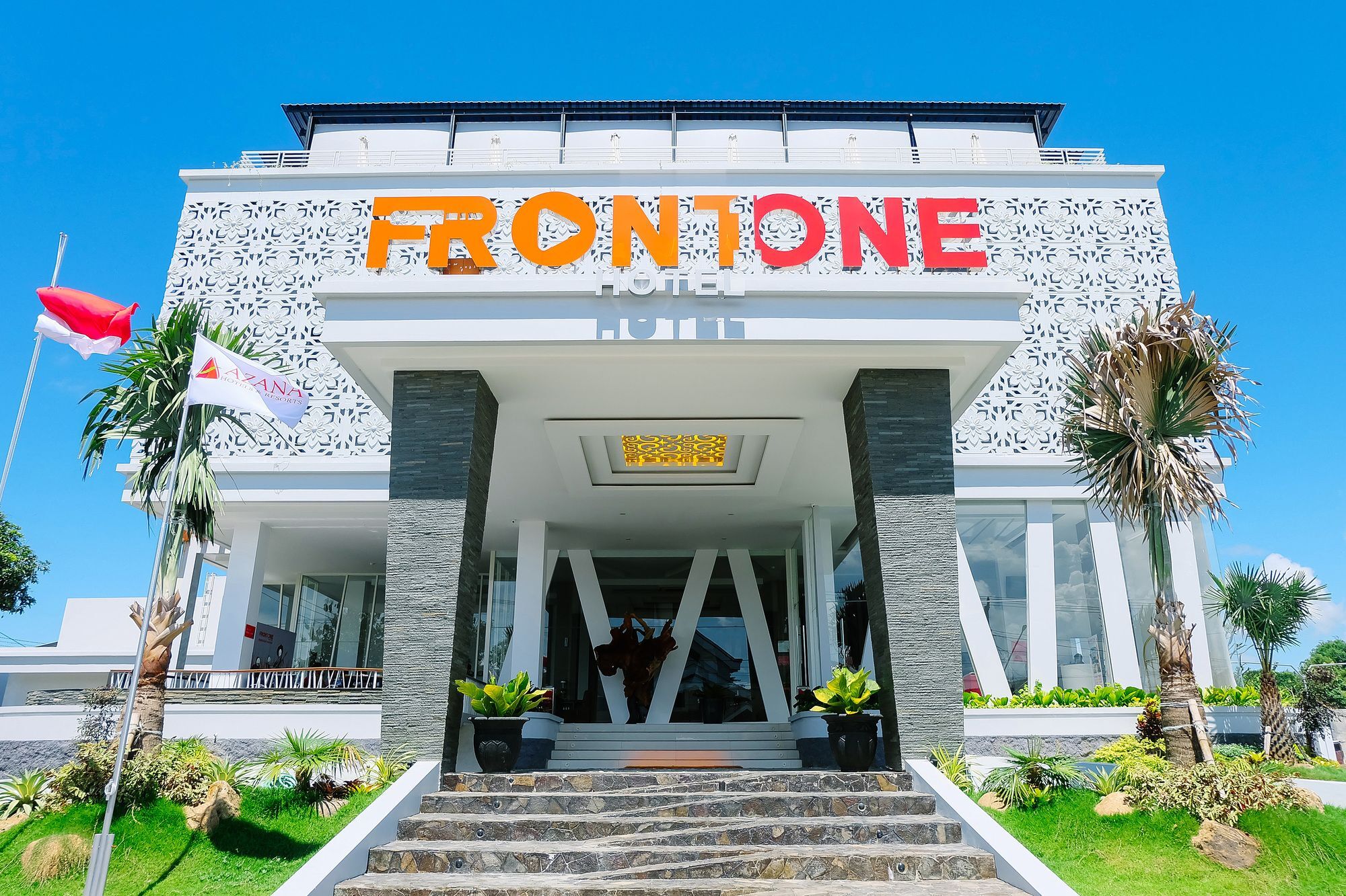 Front One Hotel Pamekasan Madura Екстер'єр фото